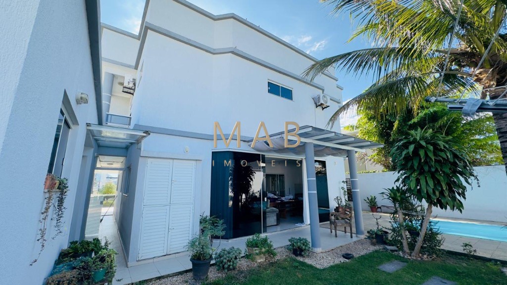 Imperdível Casa à Venda: 4 Quartos, 4 Suítes, 1 Sala, 5 Banheiros, 3 Vagas de Garagem em Ingleses do Rio Vermelho, Florianópolis-SC!
