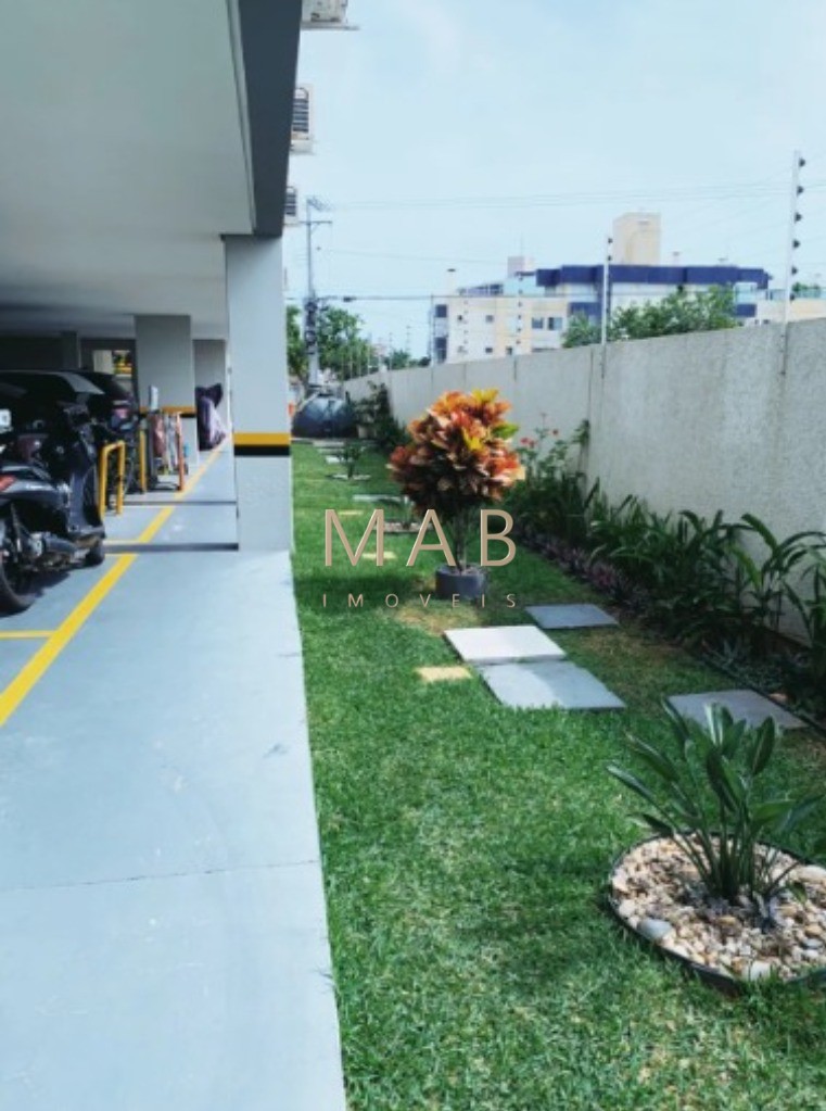Apartamento à venda em Florianópolis-SC, Ingleses do Rio Vermelho: 02 Dormitórios sendo 01 suíte, sala de estar/jantar, 110m² de área priv, 1 vaga.