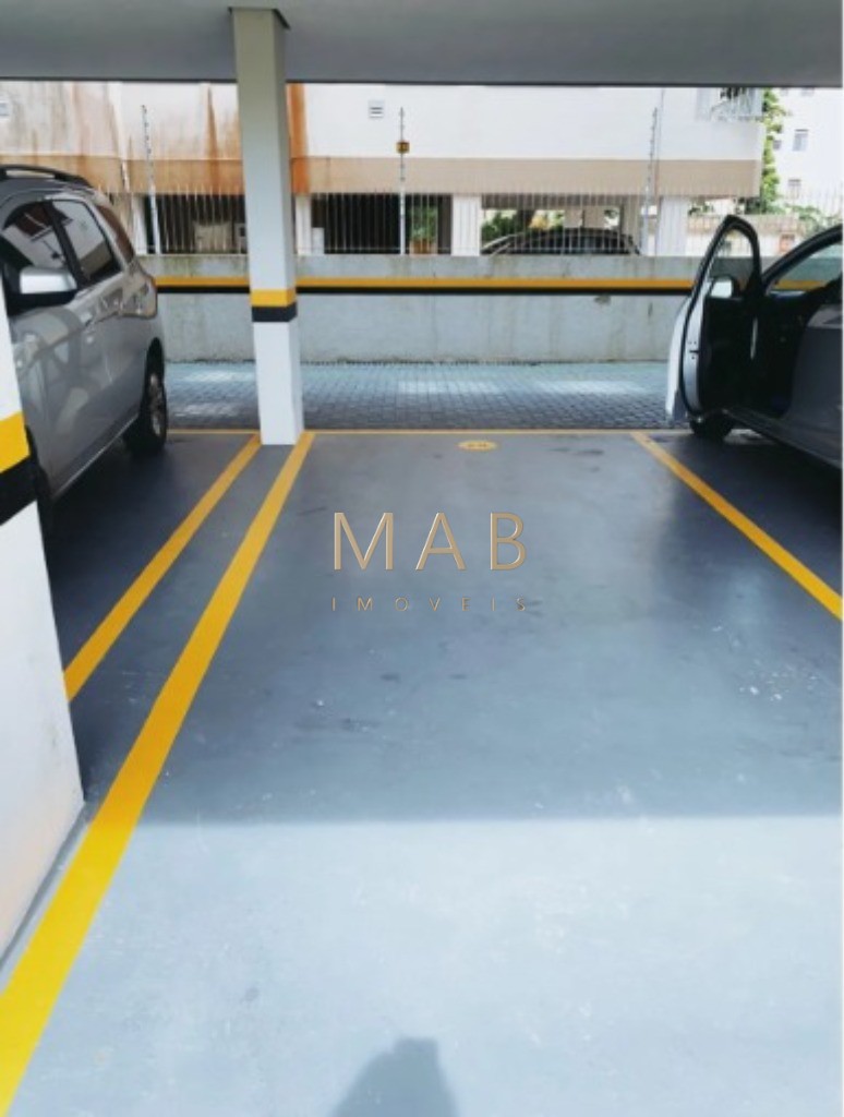 Apartamento à venda em Florianópolis-SC, Ingleses do Rio Vermelho: 02 Dormitórios sendo 01 suíte, sala de estar/jantar, 110m² de área priv, 1 vaga.