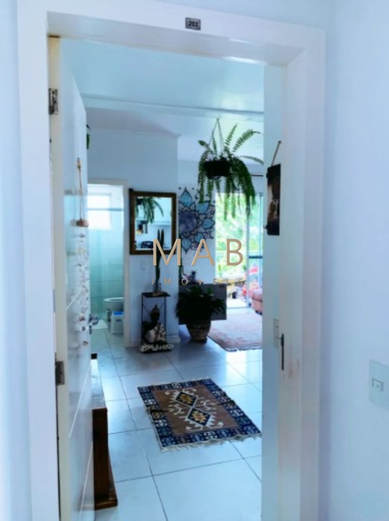 Apartamento à venda em Florianópolis-SC, Ingleses do Rio Vermelho: 02 Dormitórios sendo 01 suíte, sala de estar/jantar, 110m² de área priv, 1 vaga.