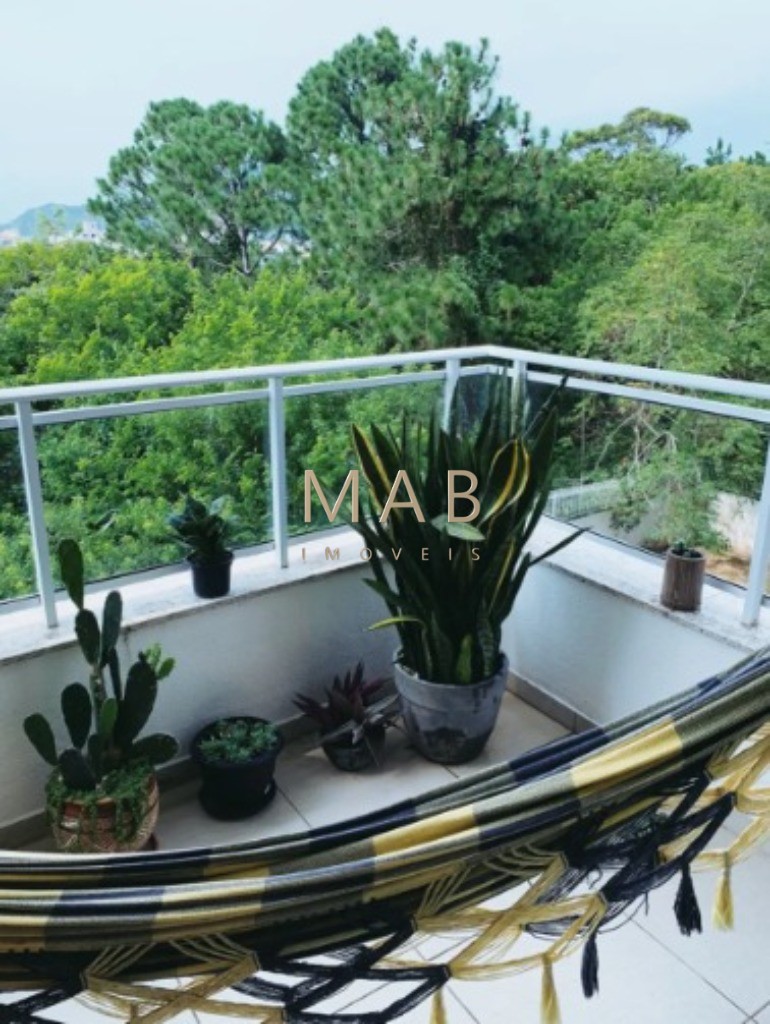Apartamento à venda em Florianópolis-SC, Ingleses do Rio Vermelho: 02 Dormitórios sendo 01 suíte, sala de estar/jantar, 110m² de área priv, 1 vaga.
