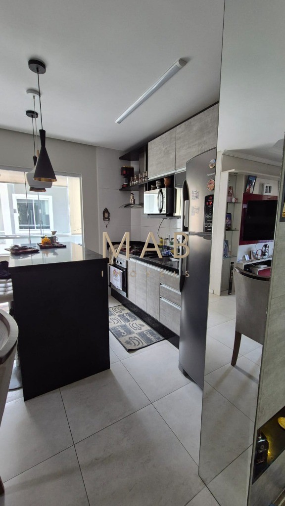Apartamento SEMIMOBILIADO à venda em Florianópolis-SC, Ingleses do Rio Vermelho: 2 quartos sendo 1 suíte, 77m², 1 vaga na garagem!