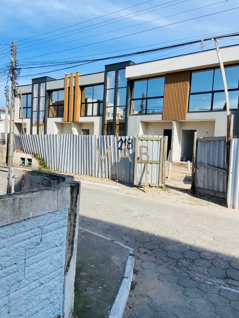 Excelente oportunidade: Casa à venda em Florianópolis-SC, bairro Ingleses do Rio Vermelho, 2 suítes MASTER, sala estar/jantar e muito mais!
