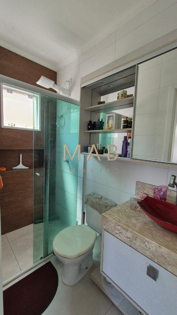 Apartamento SEMIMOBILIADO à venda em Florianópolis-SC, Ingleses do Rio Vermelho: 2 quartos sendo 1 suíte, 77m², 1 vaga na garagem!