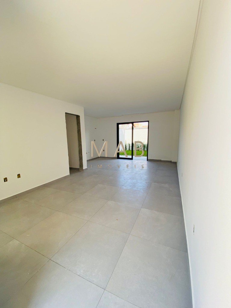 Excelente oportunidade: Casa à venda em Florianópolis-SC, bairro Ingleses do Rio Vermelho, 2 suítes MASTER, sala estar/jantar e muito mais!