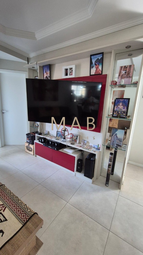 Apartamento SEMIMOBILIADO à venda em Florianópolis-SC, Ingleses do Rio Vermelho: 2 quartos sendo 1 suíte, 77m², 1 vaga na garagem!