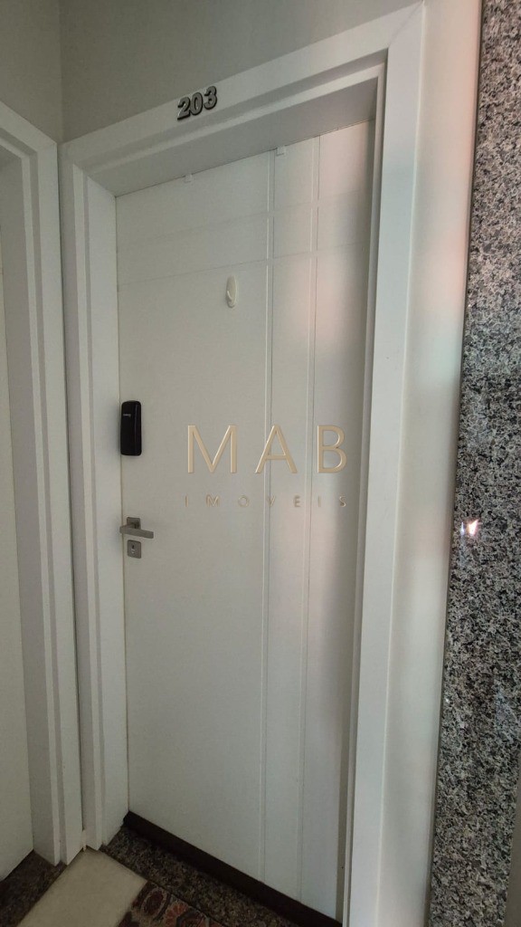 Apartamento SEMIMOBILIADO à venda em Florianópolis-SC, Ingleses do Rio Vermelho: 2 quartos sendo 1 suíte, 77m², 1 vaga na garagem!
