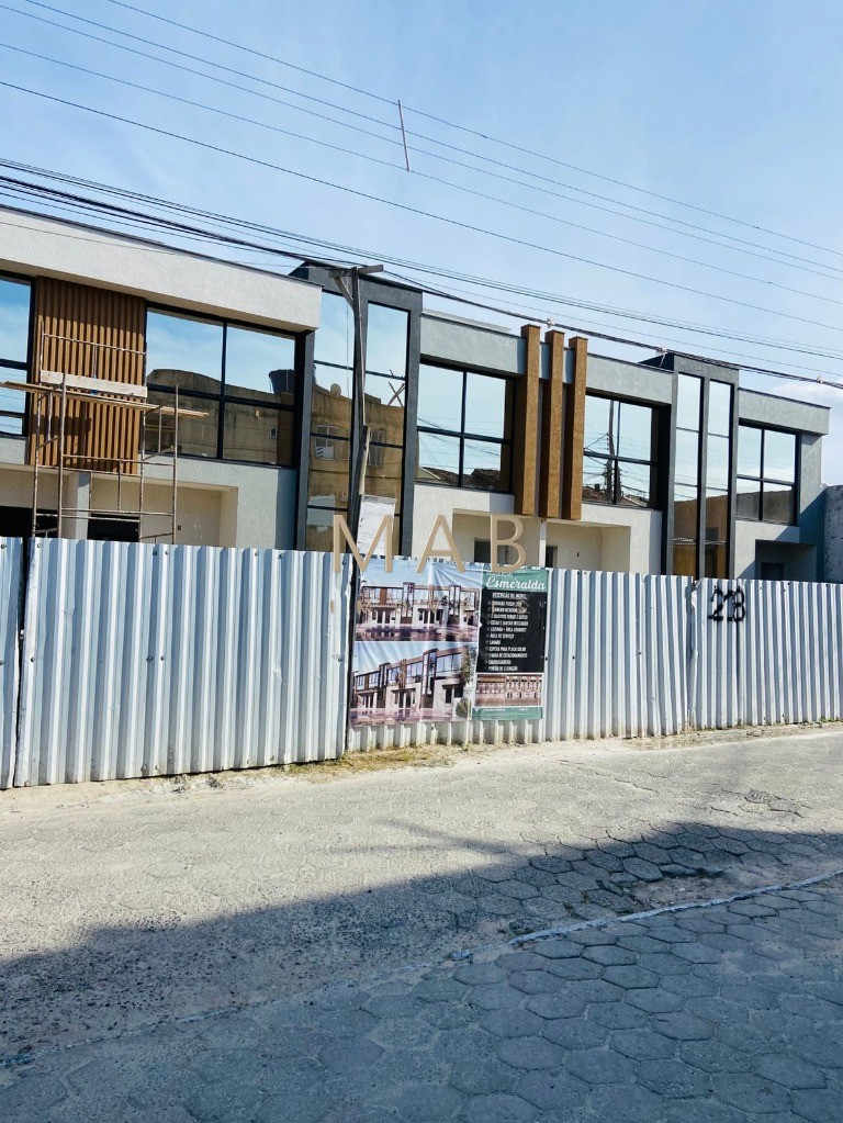 Excelente oportunidade: Casa à venda em Florianópolis-SC, bairro Ingleses do Rio Vermelho, 2 suítes MASTER, sala estar/jantar e muito mais!