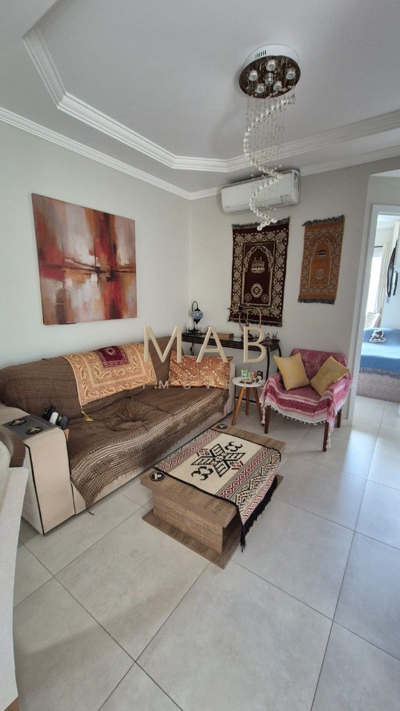 Apartamento SEMIMOBILIADO à venda em Florianópolis-SC, Ingleses do Rio Vermelho: 2 quartos sendo 1 suíte, 77m², 1 vaga na garagem!