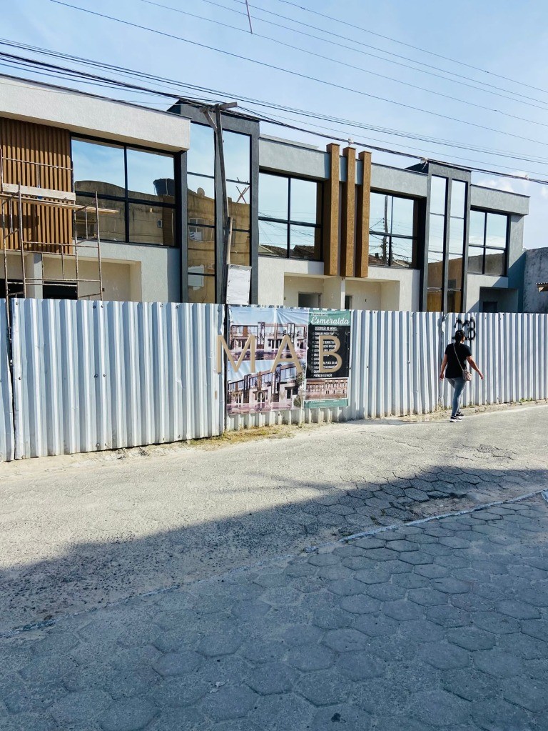 Excelente oportunidade: Casa à venda em Florianópolis-SC, bairro Ingleses do Rio Vermelho, 2 suítes MASTER, sala estar/jantar e muito mais!