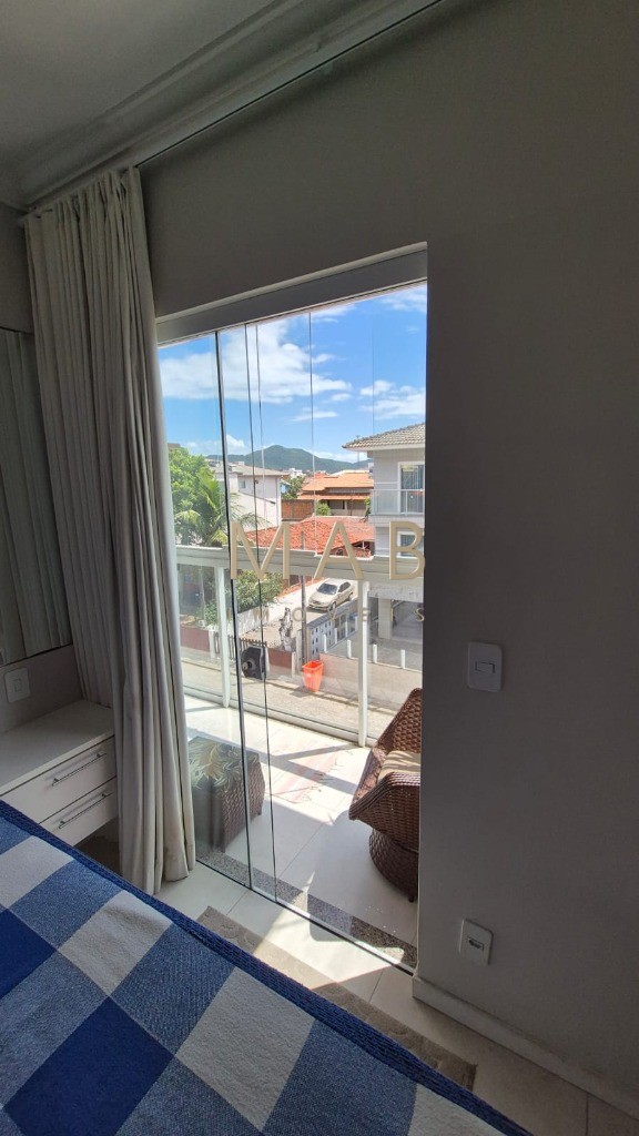 Apartamento SEMIMOBILIADO à venda em Florianópolis-SC, Ingleses do Rio Vermelho: 2 quartos sendo 1 suíte, 77m², 1 vaga na garagem!