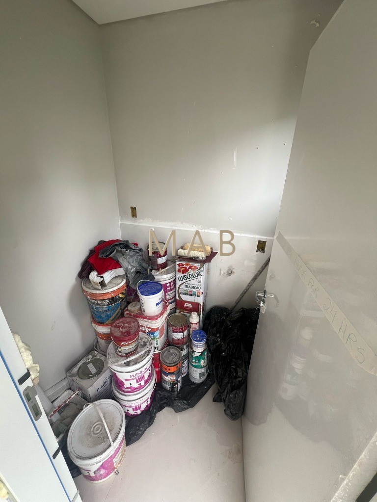 Sobrado NÃO Geminado à Venda na Praia dos Ingleses em Florianópolis/SC!! Unidade com: 4 dormitórios sendo 1 suíte com closet!