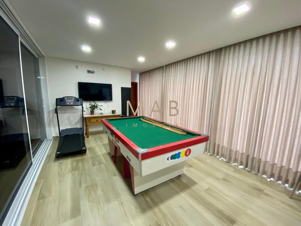 Casa de alto padrão com 300 m² privativos, localizada em condomínio na Ilha do Francês, entre as praias dos Ingleses e Moçambique, a aproximadamente 6