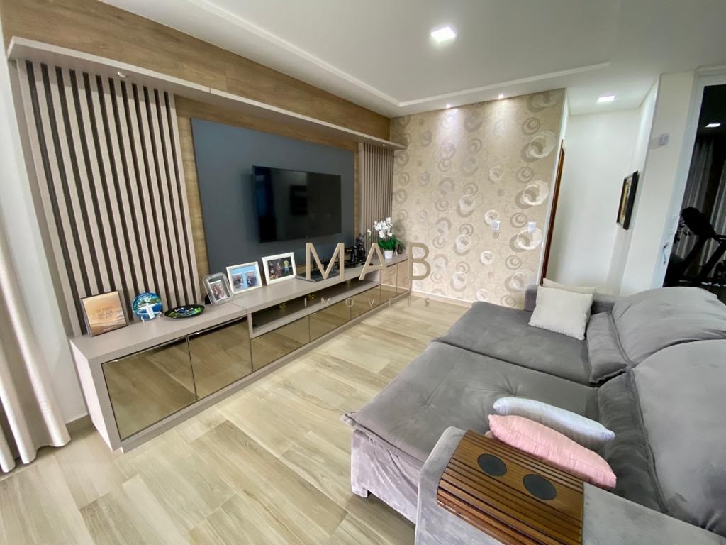 Casa de alto padrão com 300 m² privativos, localizada em condomínio na Ilha do Francês, entre as praias dos Ingleses e Moçambique, a aproximadamente 6