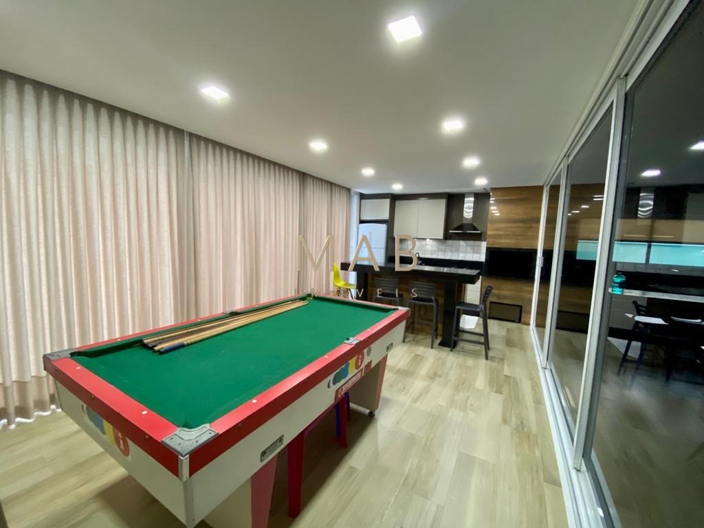 Casa de alto padrão com 300 m² privativos, localizada em condomínio na Ilha do Francês, entre as praias dos Ingleses e Moçambique, a aproximadamente 6