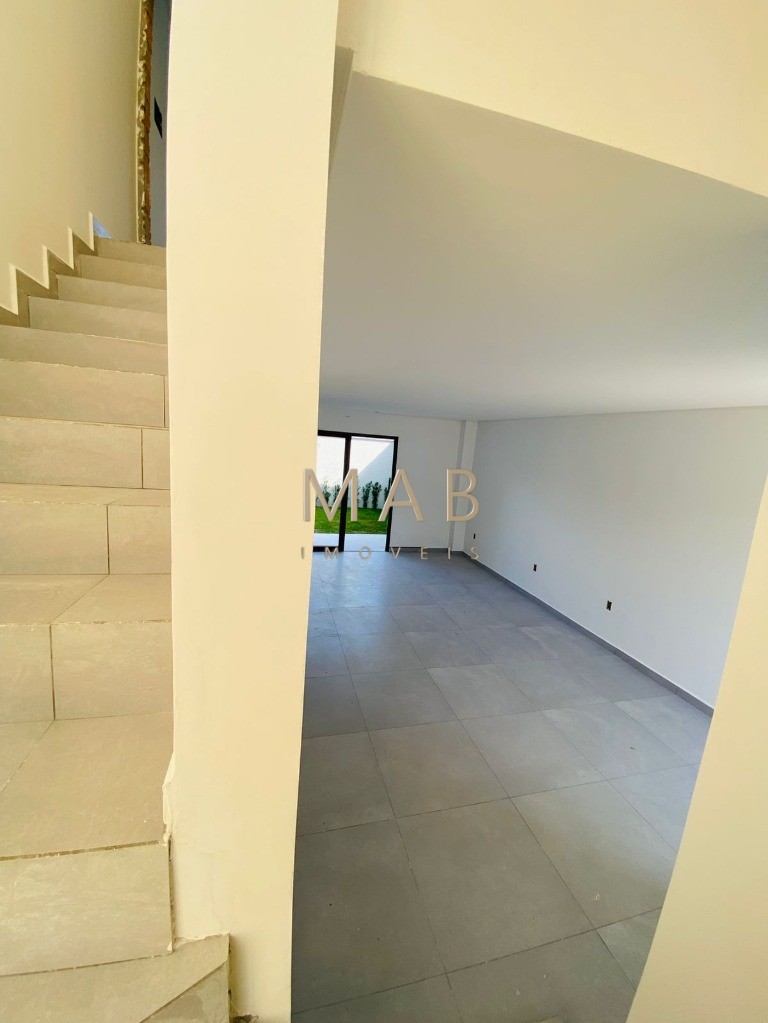 Excelente oportunidade: Casa à venda em Florianópolis-SC, bairro Ingleses do Rio Vermelho, 2 suítes MASTER, sala estar/jantar e muito mais!