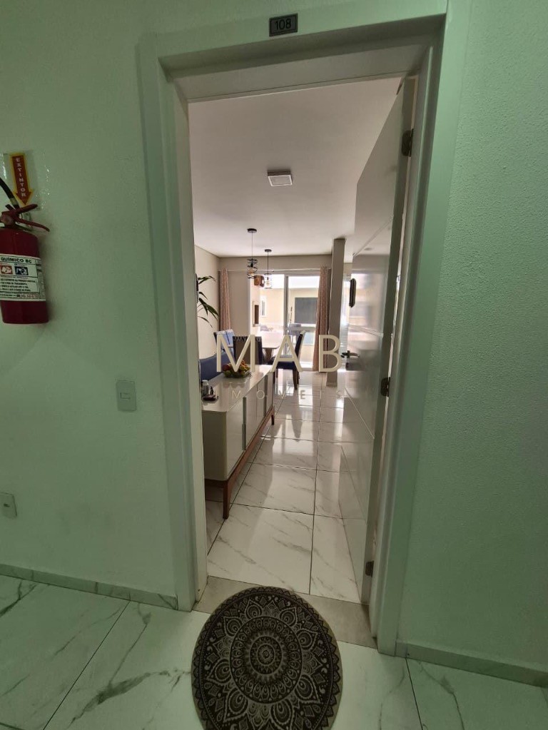 Imperdível! Apartamento à venda em Ingleses Norte, Florianópolis-SC: 2 quartos, 1 suíte, 1 sala, 2 banheiros, 2 vagas de garagem.