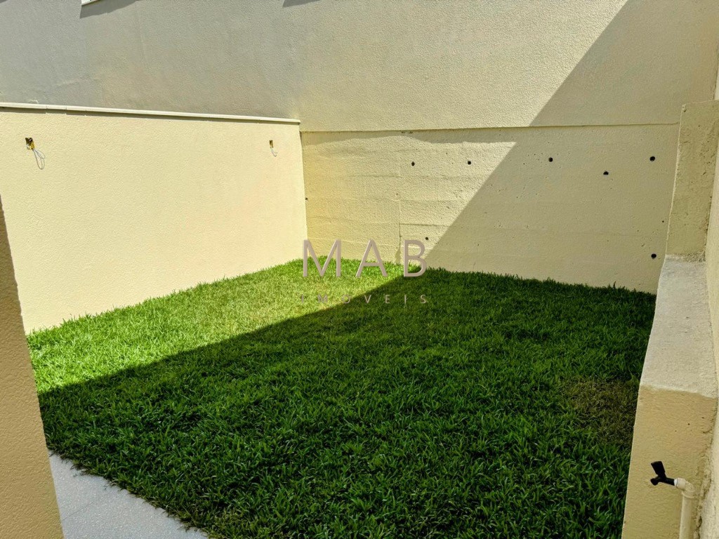 Imperdível casa de 3 quartos, 1 suíte, 2 salas, 2 banheiros, 2 vagas na cidade de Florianópolis-SC, bairro Ingleses do Rio Vermelho - 143m².
