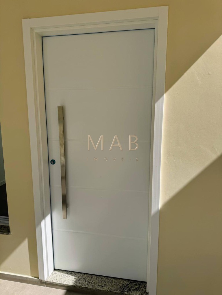 Imperdível casa de 3 quartos, 1 suíte, 2 salas, 2 banheiros, 2 vagas na cidade de Florianópolis-SC, bairro Ingleses do Rio Vermelho - 143m².