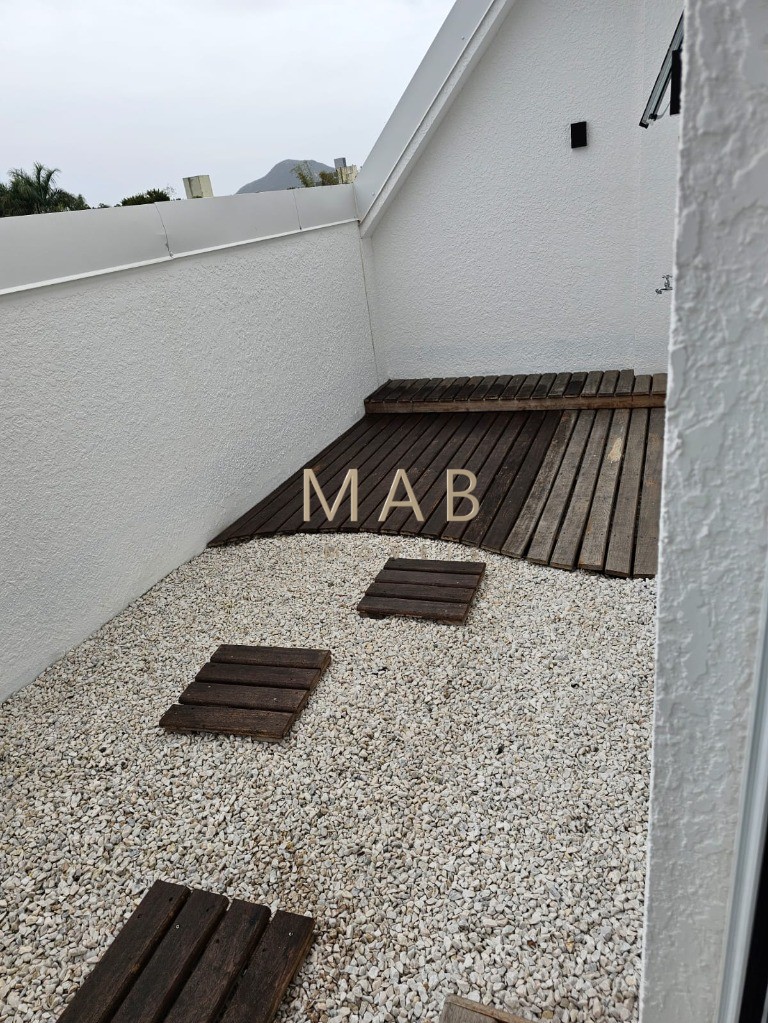 Apartamento DUPLEX com 3 Dormitórios sendo 1 Suíte à Venda em Região NOBRE do Bairro Ingleses - Florianópolis SC!