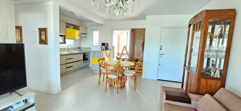 Cobertura à venda em Florianópolis-SC, bairro Ingleses do Rio Vermelho: 2 dormitórios sendo 1 suíte, BWC social, vaga de garagem, 191m².