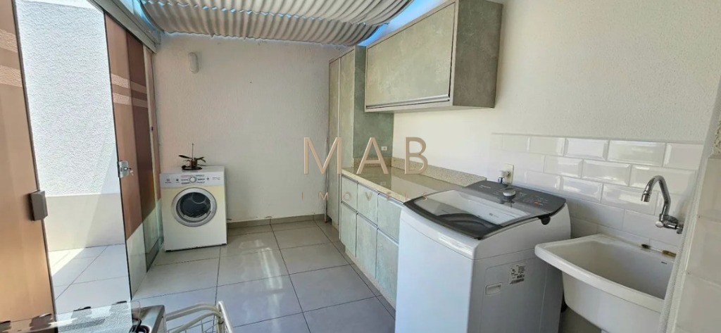 Cobertura à venda em Florianópolis-SC, bairro Ingleses do Rio Vermelho: 2 dormitórios sendo 1 suíte, BWC social, vaga de garagem, 191m².
