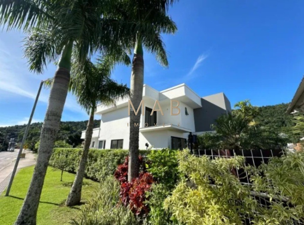 Casa de Alto Padrão à Venda em Lindo Condomínio na Cachoeira do Bom Jesus - Florianópolis SC!