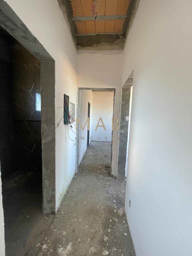 Espetacular casa à venda em Florianópolis-SC, no bairro Ingleses! 3 quartos sendo 2 suítes, 3 salas, 4 banheiros, 3 vagas de garagem, 326,00m².