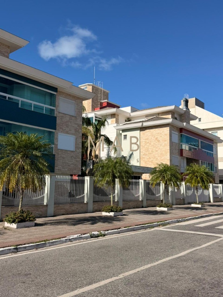 Apartamento mobiliado a 100metros do mar na Praia dos Ingleses com 110m², área de lazer com Piscina, Financiável via banco,? Florianópolis/SC!