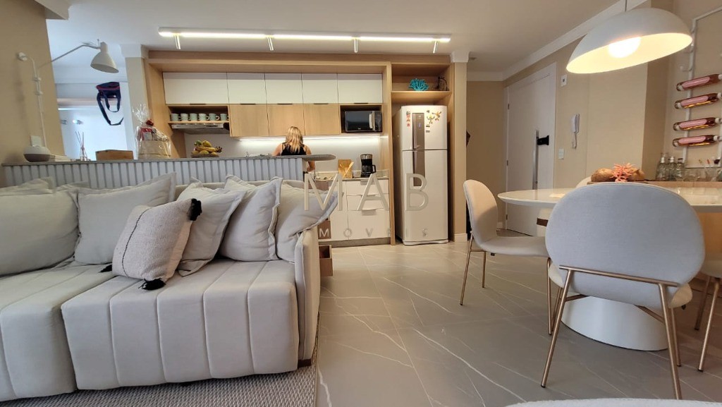 Apartamento com 2 dormitórios sendo 1 suíte à Venda em localização Privilegiada, na Praia de Ingleses - Florianópolis SC!