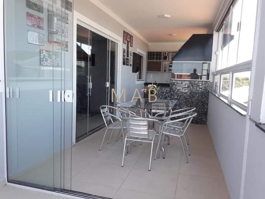Cobertura de alto padrão à venda em Ingleses do Rio Vermelho, Florianópolis-SC: 3 quartos sendo 1 suíte, 2 salas, 2 banheiros, 1 vaga, 190m².