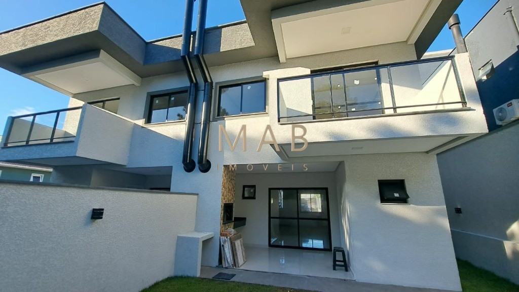 Casa Geminada de Alto Padrão à Venda em Ótima Localização na Praia de Ingleses - Florianópolis/SC!