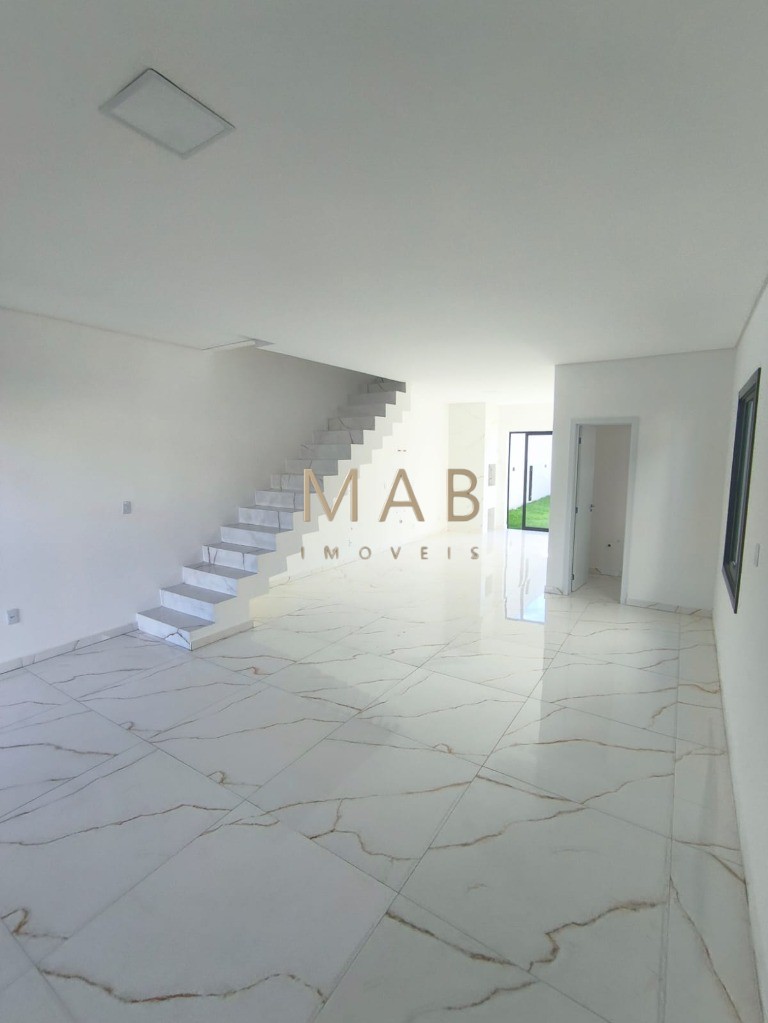 Imperdível casa à venda em Florianópolis-SC, 3 suítes sendo uma master, sala estar, Lavabo, vagas de garagem, 140,00m² - Ingleses do Rio Vermelho!