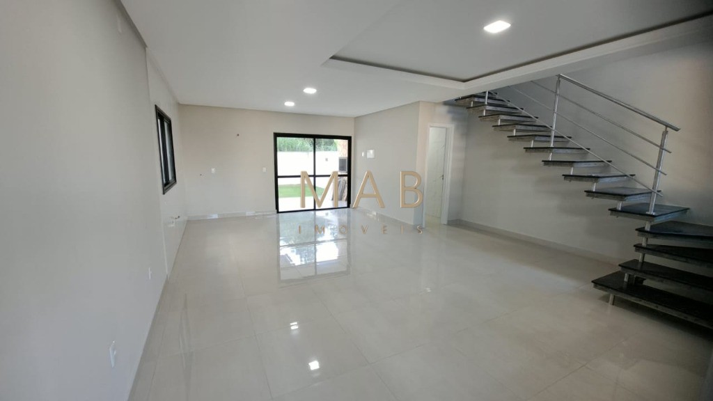 Casa Geminada de Alto Padrão à Venda em Ótima Localização na Praia de Ingleses - Florianópolis/SC!