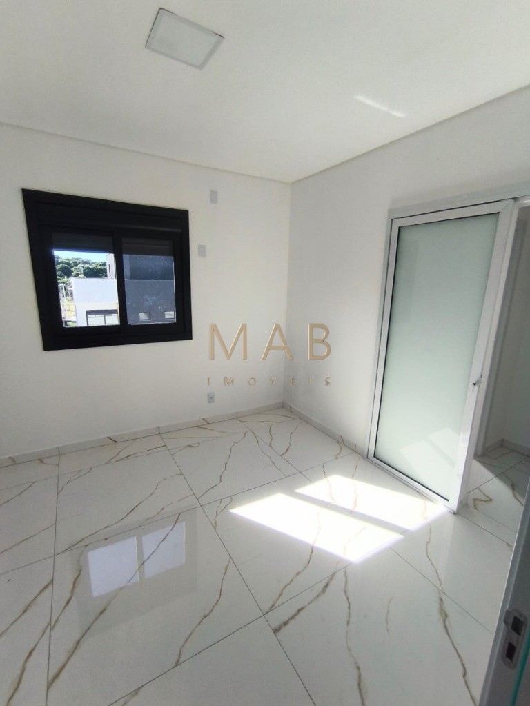 Imperdível casa à venda em Florianópolis-SC, 3 suítes sendo uma master, sala estar, Lavabo, vagas de garagem, 140,00m² - Ingleses do Rio Vermelho!