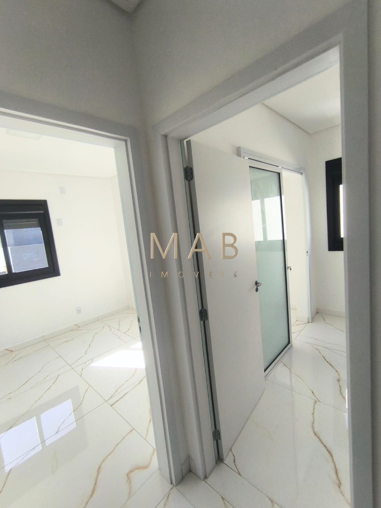Imperdível casa à venda em Florianópolis-SC, 3 suítes sendo uma master, sala estar, Lavabo, vagas de garagem, 140,00m² - Ingleses do Rio Vermelho!