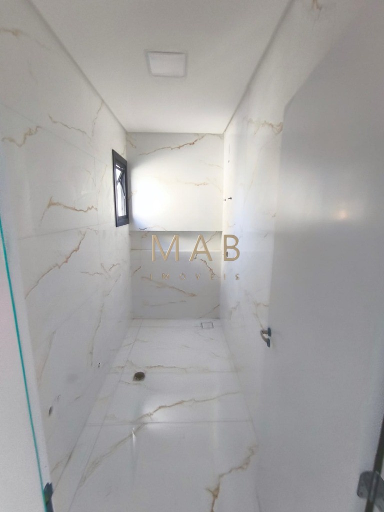 Imperdível casa à venda em Florianópolis-SC, 3 suítes sendo uma master, sala estar, Lavabo, vagas de garagem, 140,00m² - Ingleses do Rio Vermelho!