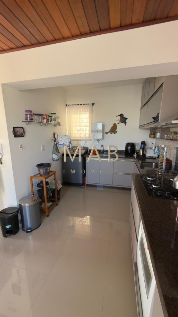 Venda de Apartamento de Luxo em Florianópolis-SC, Ingleses do Rio Vermelho - 3 Quartos, 3 Salas, 2 Banheiros, 2 Vagas - 213m²