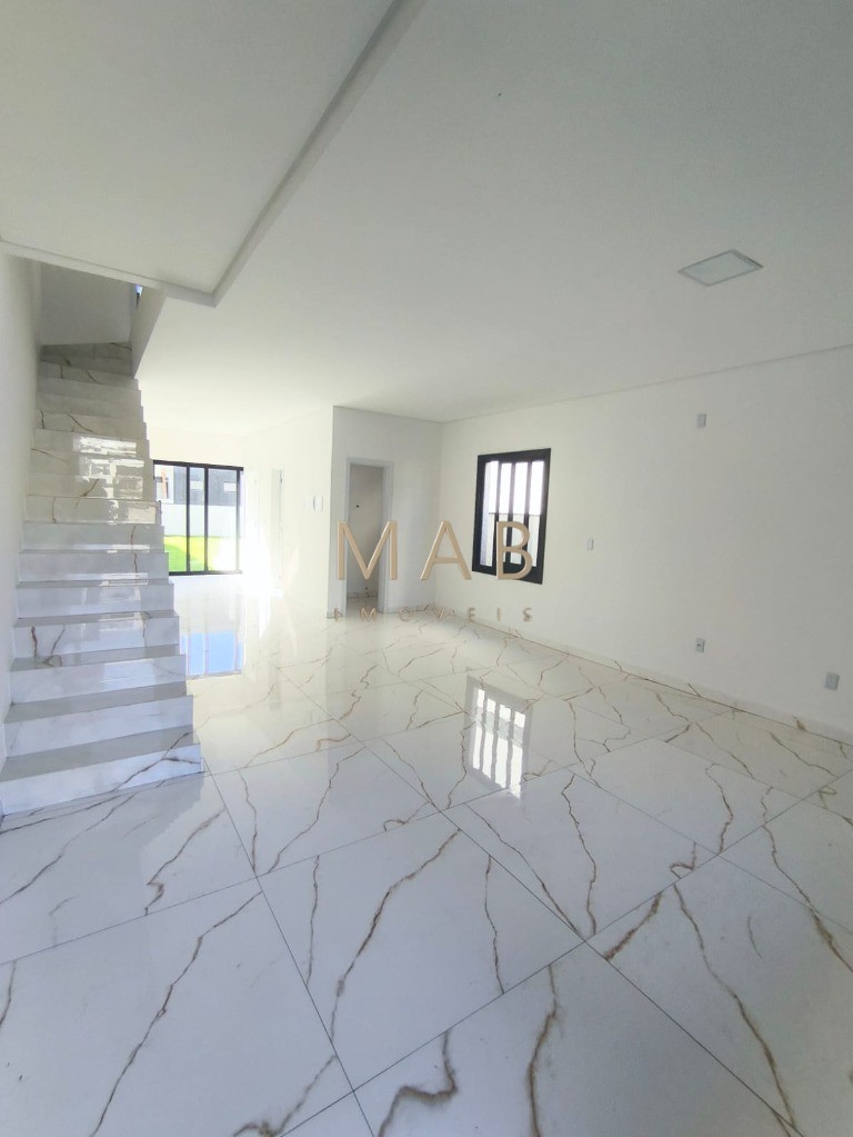 Imperdível casa à venda em Florianópolis-SC, 3 suítes sendo uma master, sala estar, Lavabo, vagas de garagem, 140,00m² - Ingleses do Rio Vermelho!
