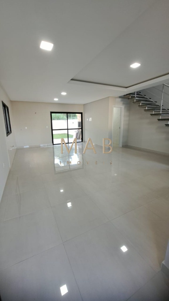 Casa Geminada de Alto Padrão à Venda em Ótima Localização na Praia de Ingleses - Florianópolis/SC!
