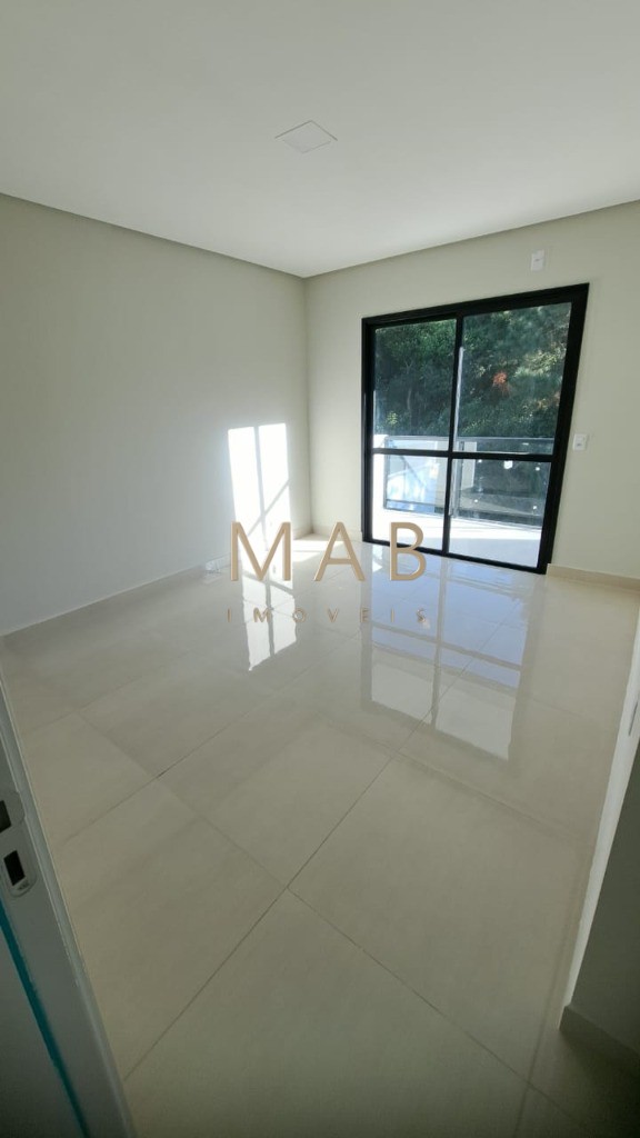 Casa Geminada de Alto Padrão à Venda em Ótima Localização na Praia de Ingleses - Florianópolis/SC!