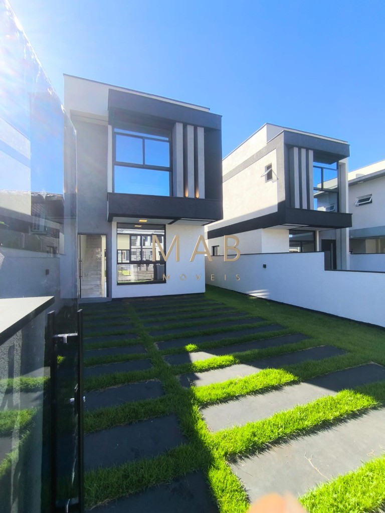 Imperdível casa à venda em Florianópolis-SC, 3 suítes sendo uma master, sala estar, Lavabo, vagas de garagem, 140,00m² - Ingleses do Rio Vermelho!