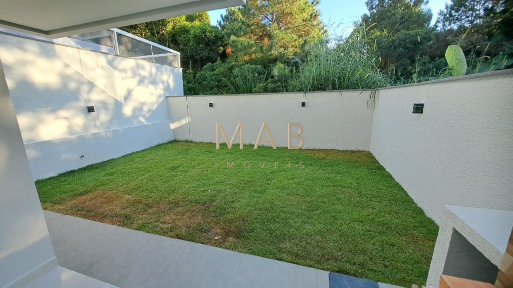 Casa Geminada de Alto Padrão à Venda em Ótima Localização na Praia de Ingleses - Florianópolis/SC!