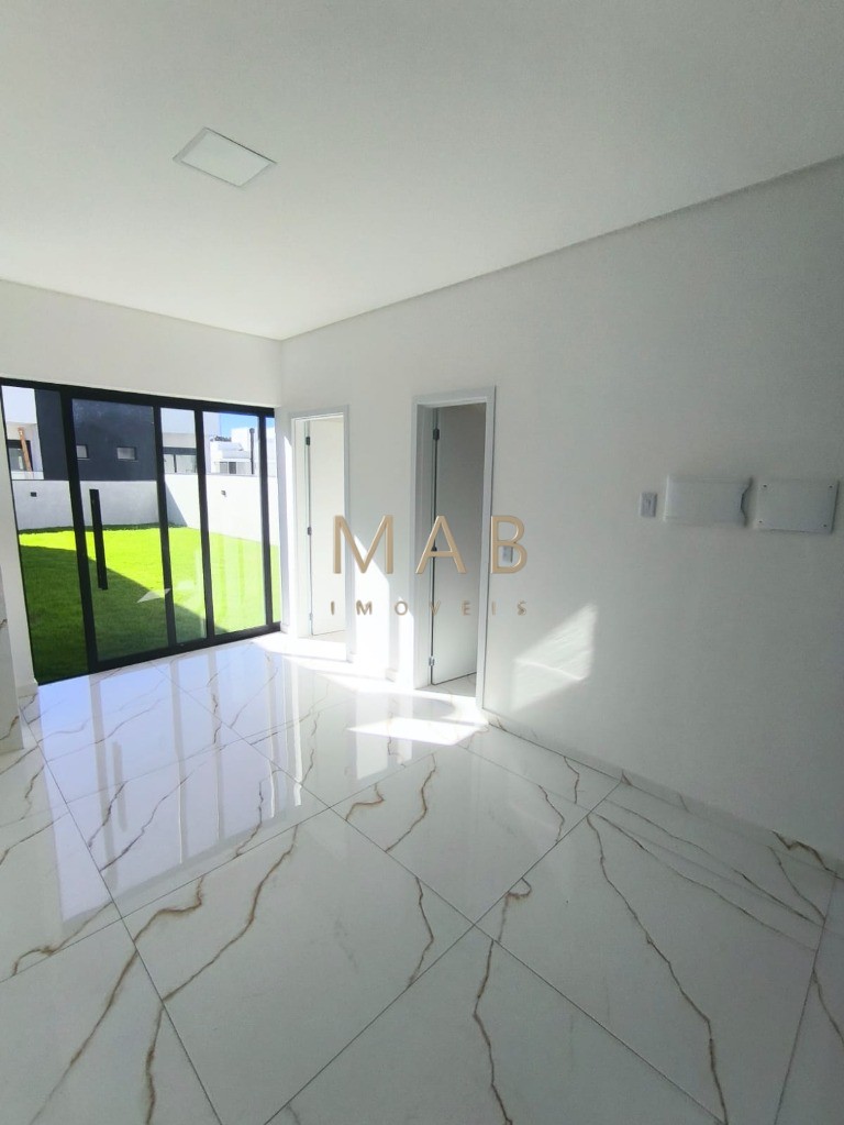 Imperdível casa à venda em Florianópolis-SC, 3 suítes sendo uma master, sala estar, Lavabo, vagas de garagem, 140,00m² - Ingleses do Rio Vermelho!