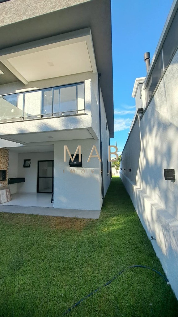 Casa Geminada de Alto Padrão à Venda em Ótima Localização na Praia de Ingleses - Florianópolis/SC!