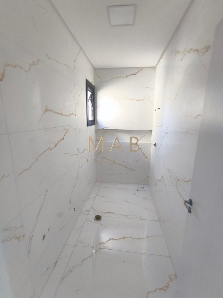 Imperdível casa à venda em Florianópolis-SC, 3 suítes sendo uma master, sala estar, Lavabo, vagas de garagem, 140,00m² - Ingleses do Rio Vermelho!