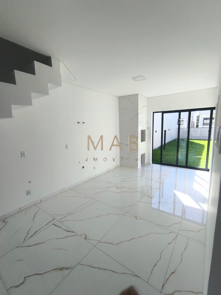 Imperdível casa à venda em Florianópolis-SC, 3 suítes sendo uma master, sala estar, Lavabo, vagas de garagem, 140,00m² - Ingleses do Rio Vermelho!