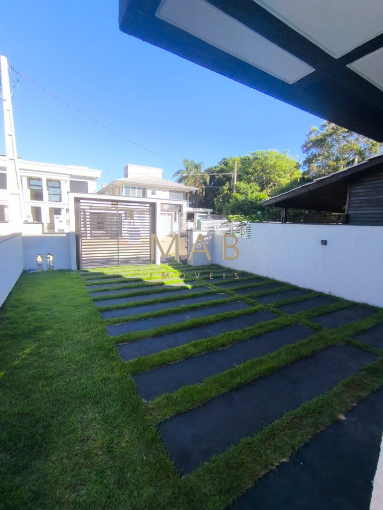 Imperdível casa à venda em Florianópolis-SC, 3 suítes sendo uma master, sala estar, Lavabo, vagas de garagem, 140,00m² - Ingleses do Rio Vermelho!