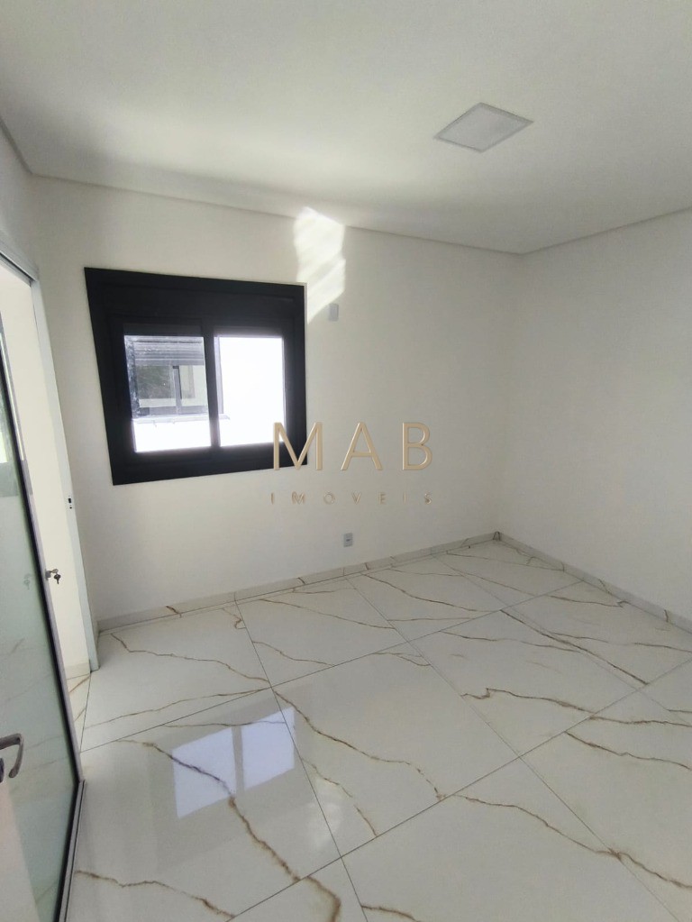 Imperdível casa à venda em Florianópolis-SC, 3 suítes sendo uma master, sala estar, Lavabo, vagas de garagem, 140,00m² - Ingleses do Rio Vermelho!