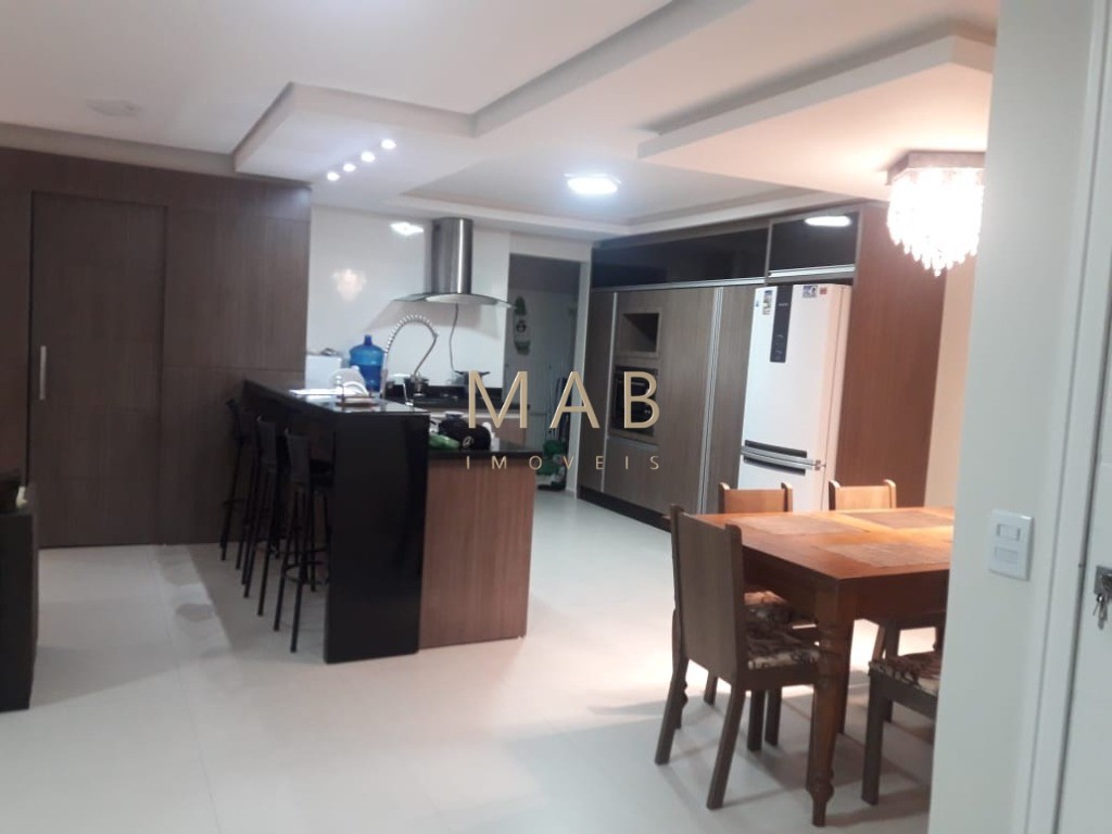 Cobertura de alto padrão à venda em Ingleses do Rio Vermelho, Florianópolis-SC: 3 quartos sendo 1 suíte, 2 salas, 2 banheiros, 1 vaga, 190m².